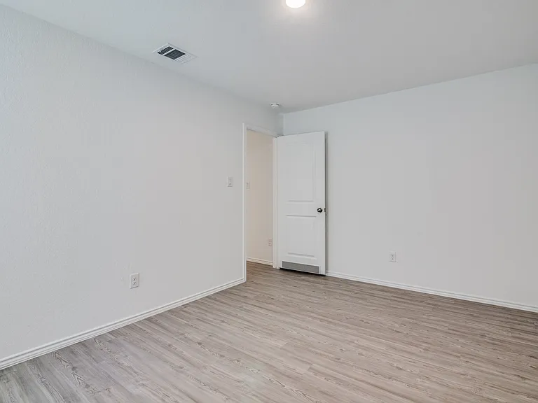 2406 Double Oak Dr — Photo 6