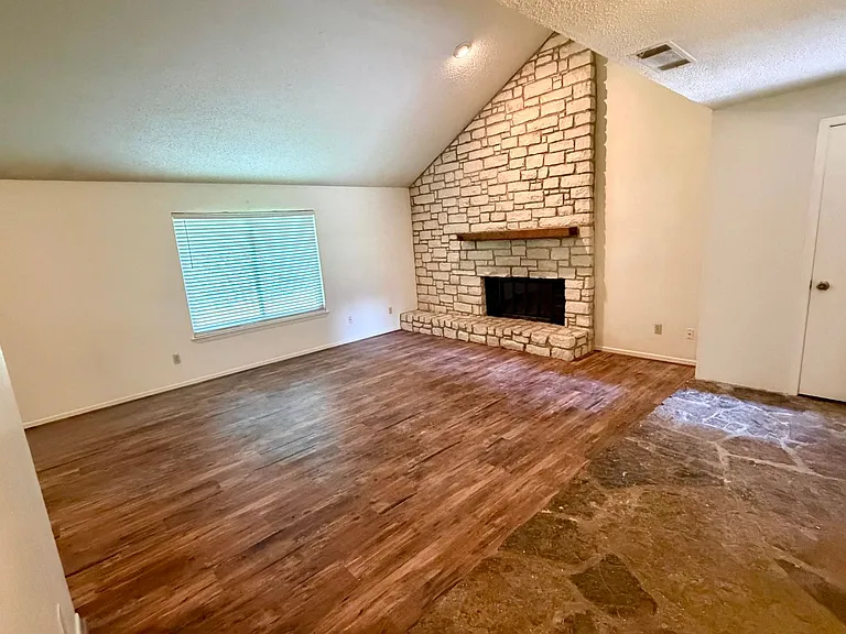 108 Stone Canyon Ct — Photo 3