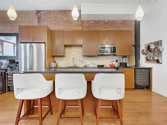 3rd image of 12 E 14th St APT 4C