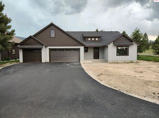 16 Links Dr, Blanchard, ID 83804