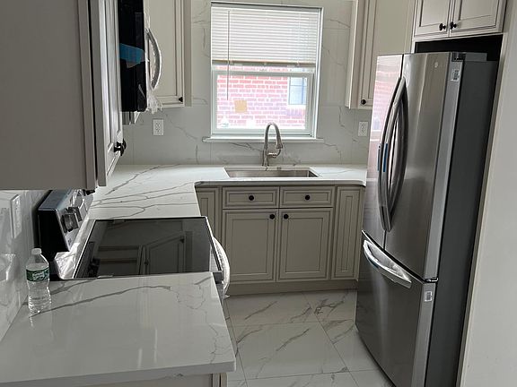 3rd image of 5652 212th St