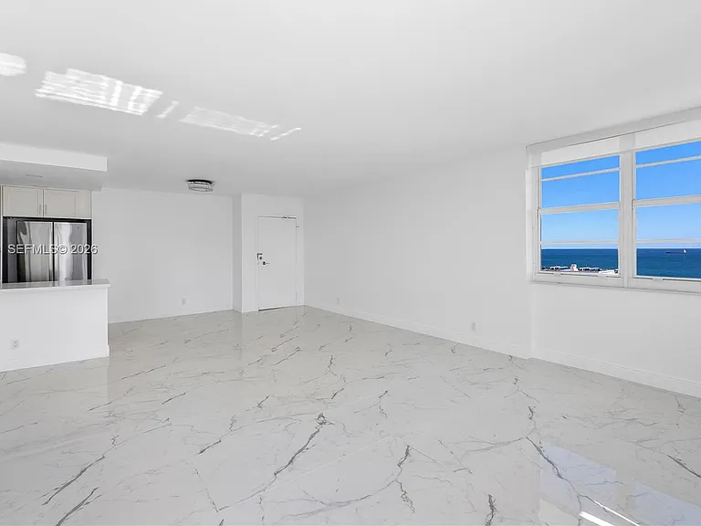336 N Birch Rd #PENTHOUSE — Photo 11