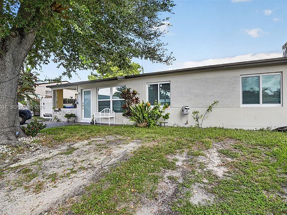 4th image of 4351 SW 22nd St