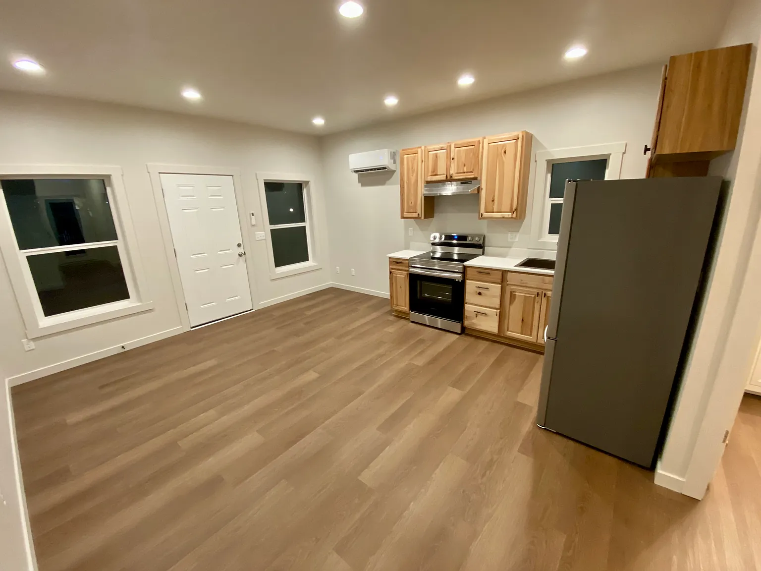 2 bed, 900 sqft, $1,650 — Photo 1