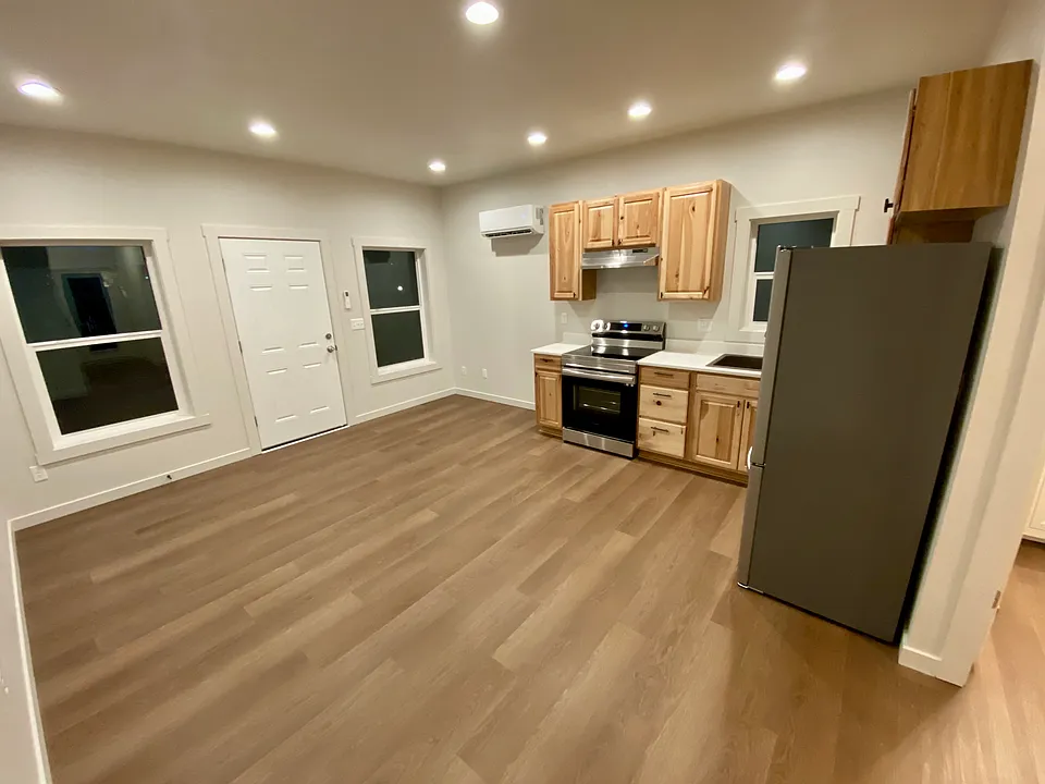 529 SE Lilly Ave #5