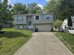 6698 Hedgeline Dr, Bedford Heights, OH 44146