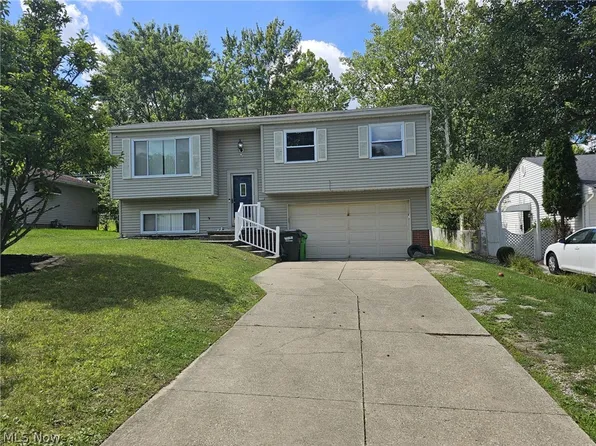 6698 Hedgeline Dr, Bedford Heights, OH 44146