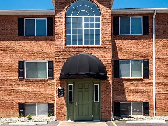 3rd image of 828 Park Entrance Pl APT 3