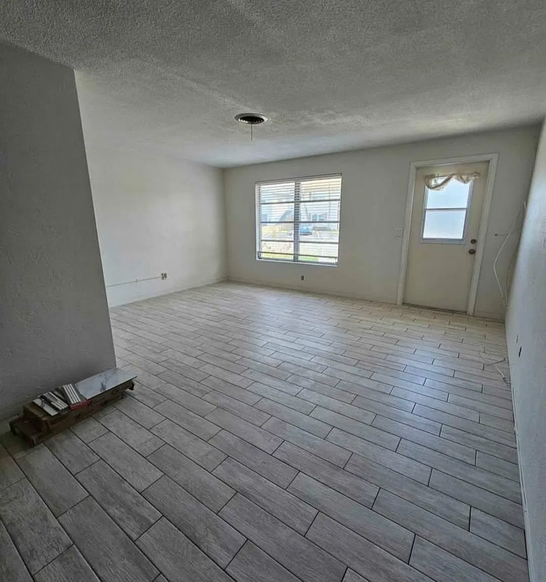 405 Auburn Dr — Photo 1