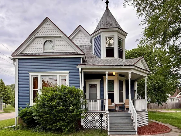 597 Maple Ave, Galesburg, IL 61401