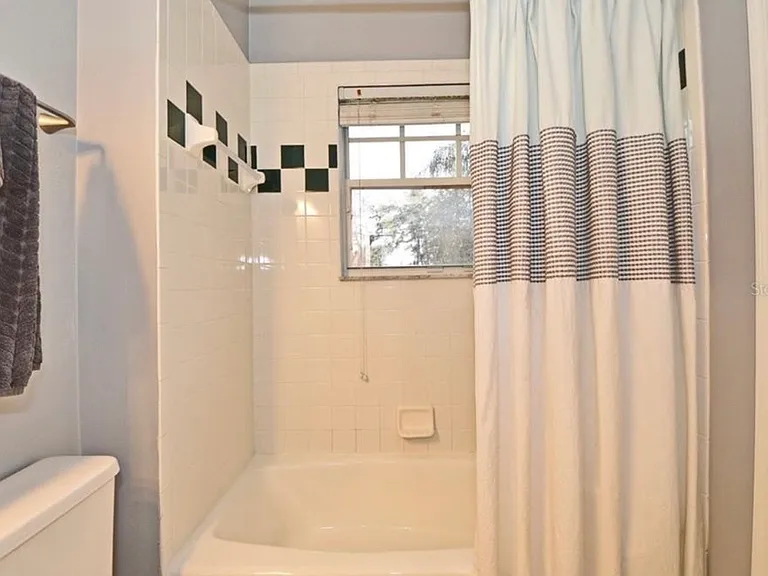 1042 N Hampton Ave — Photo 27