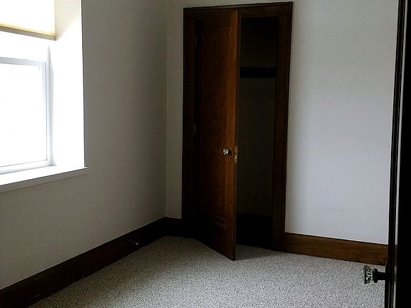5th image of 405 Ashmun St #A