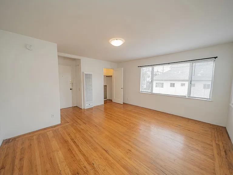1811 6th Avenue — Photo 2