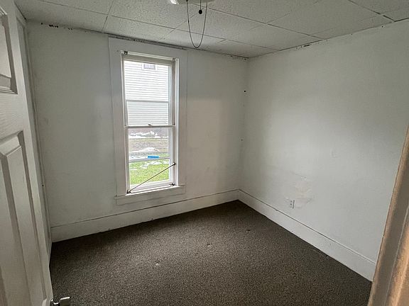 3rd image of 21 E Courtney St #1
