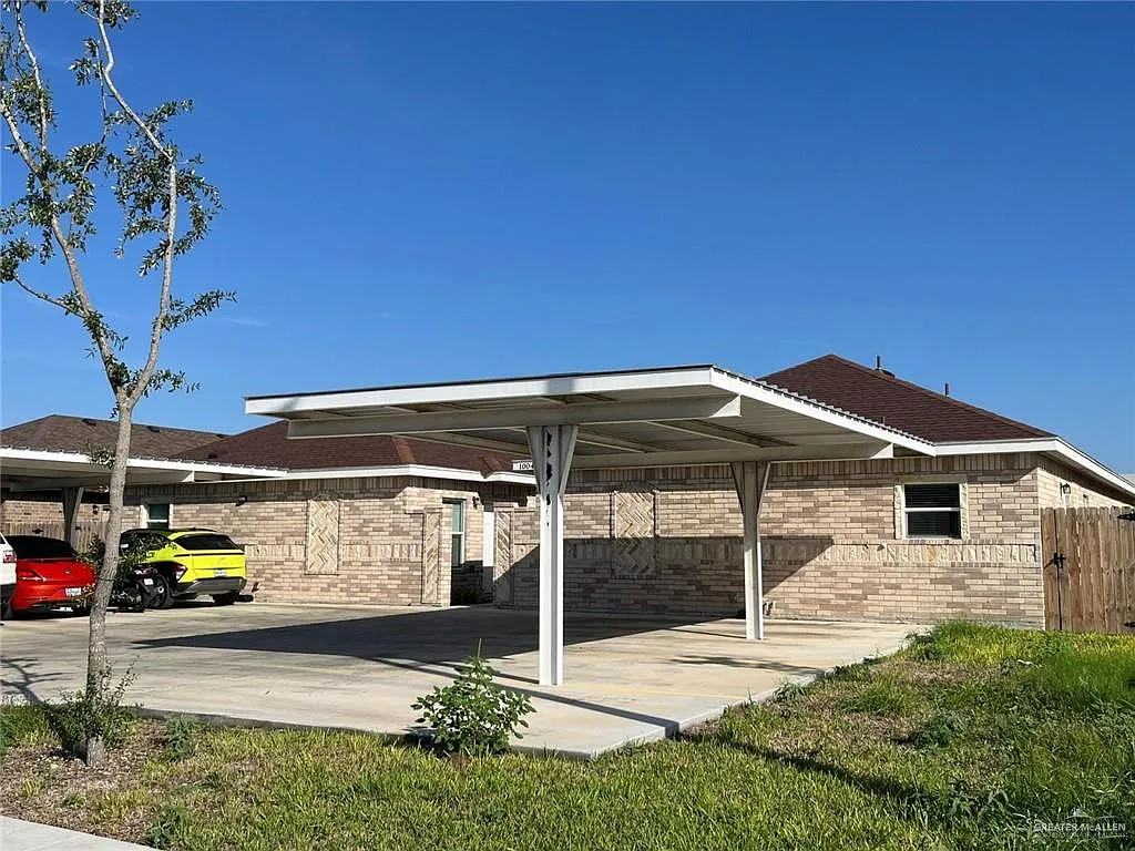 2 bed, 2.0 bath, 900 sqft, $1,095 — Photo 3