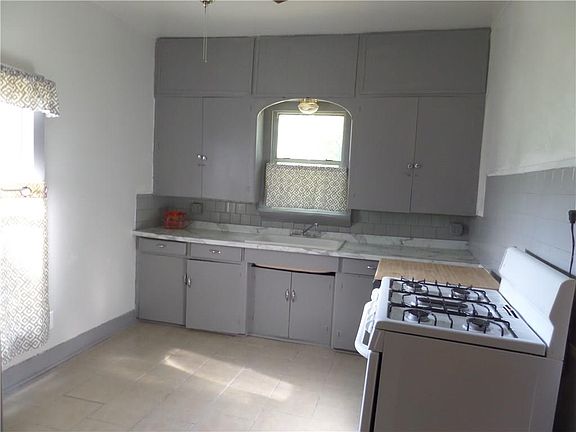 4th image of 322 N Norton St