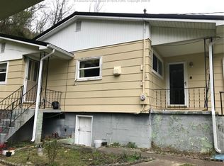 25 Summer Ln, Williamson, WV 25661