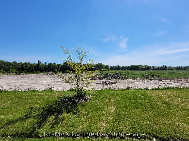 194 Union Blvd — Photo 3