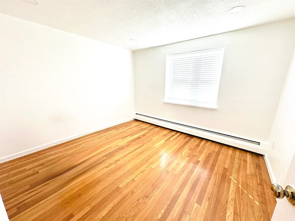 2 bed, 760 sqft, $2,600 — Photo 3
