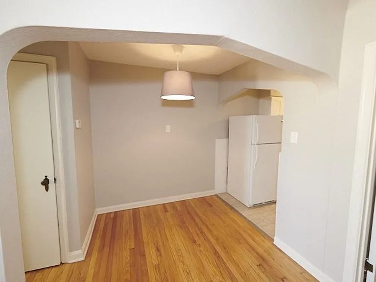 5835-45 Lindenwood Avenue — Photo 3