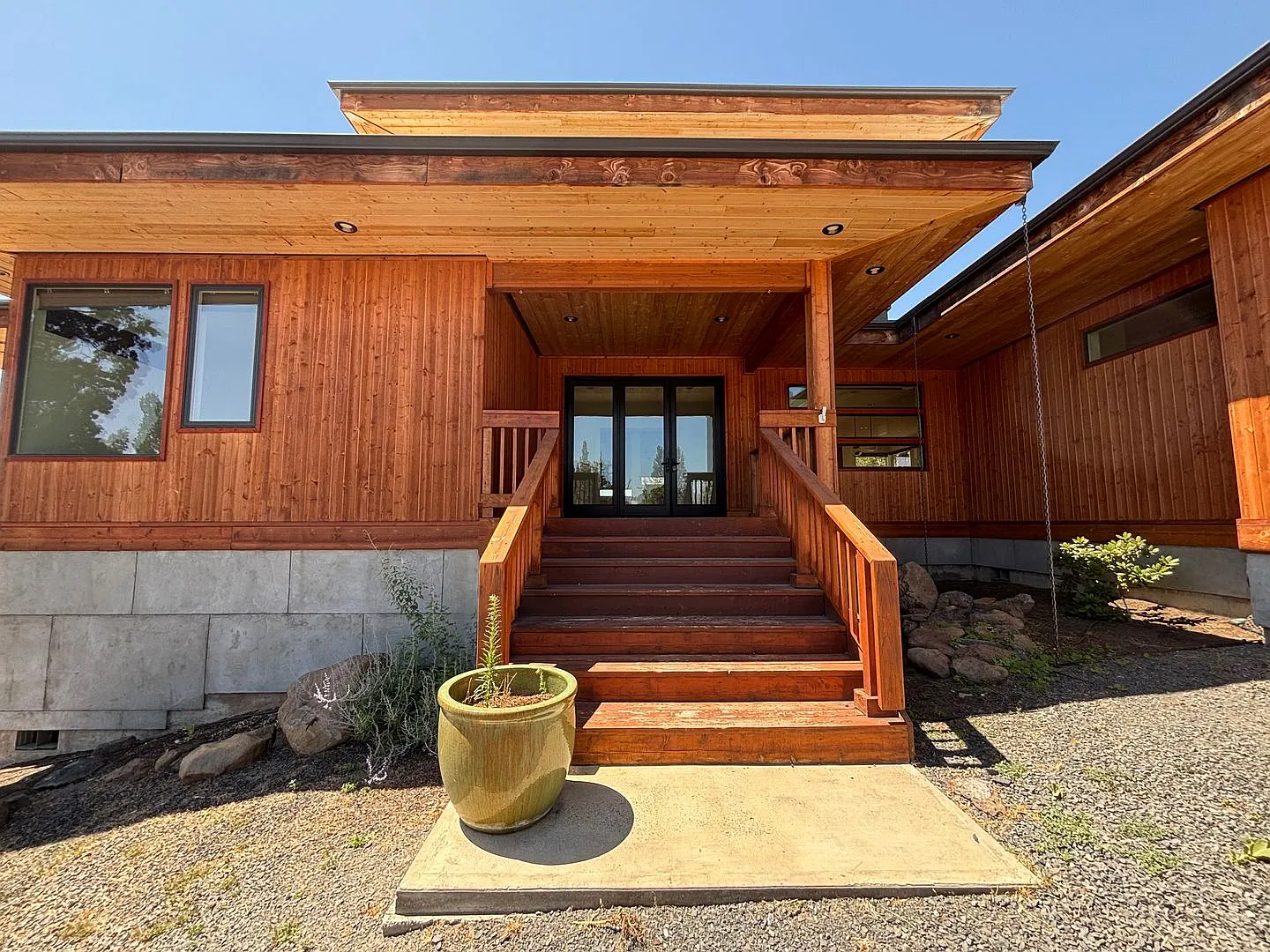 Stunning 4 Bed/3.5 Bath on 4.39 Acre Lot-76th Street — Photo 4