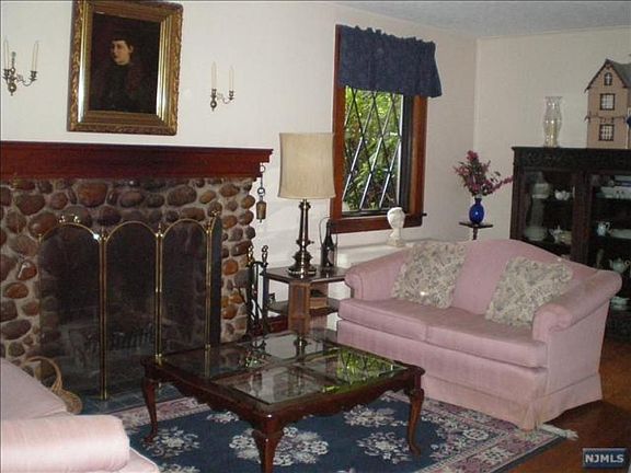 2nd image of 908 Woodland Ave