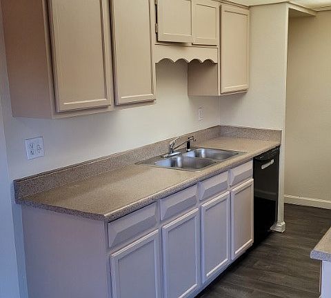 3rd image of 6005 W Golden Ln