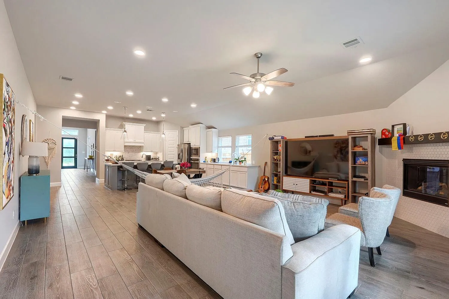 4 bed, 3.0 bath, 2504 sqft, $3,000 — Photo 3