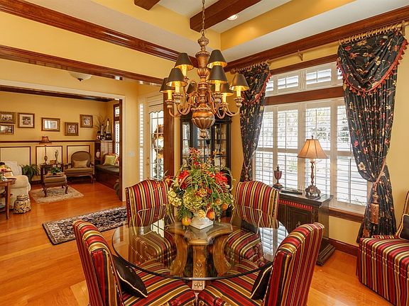 4th image of 324 W Lake Victoria Cir