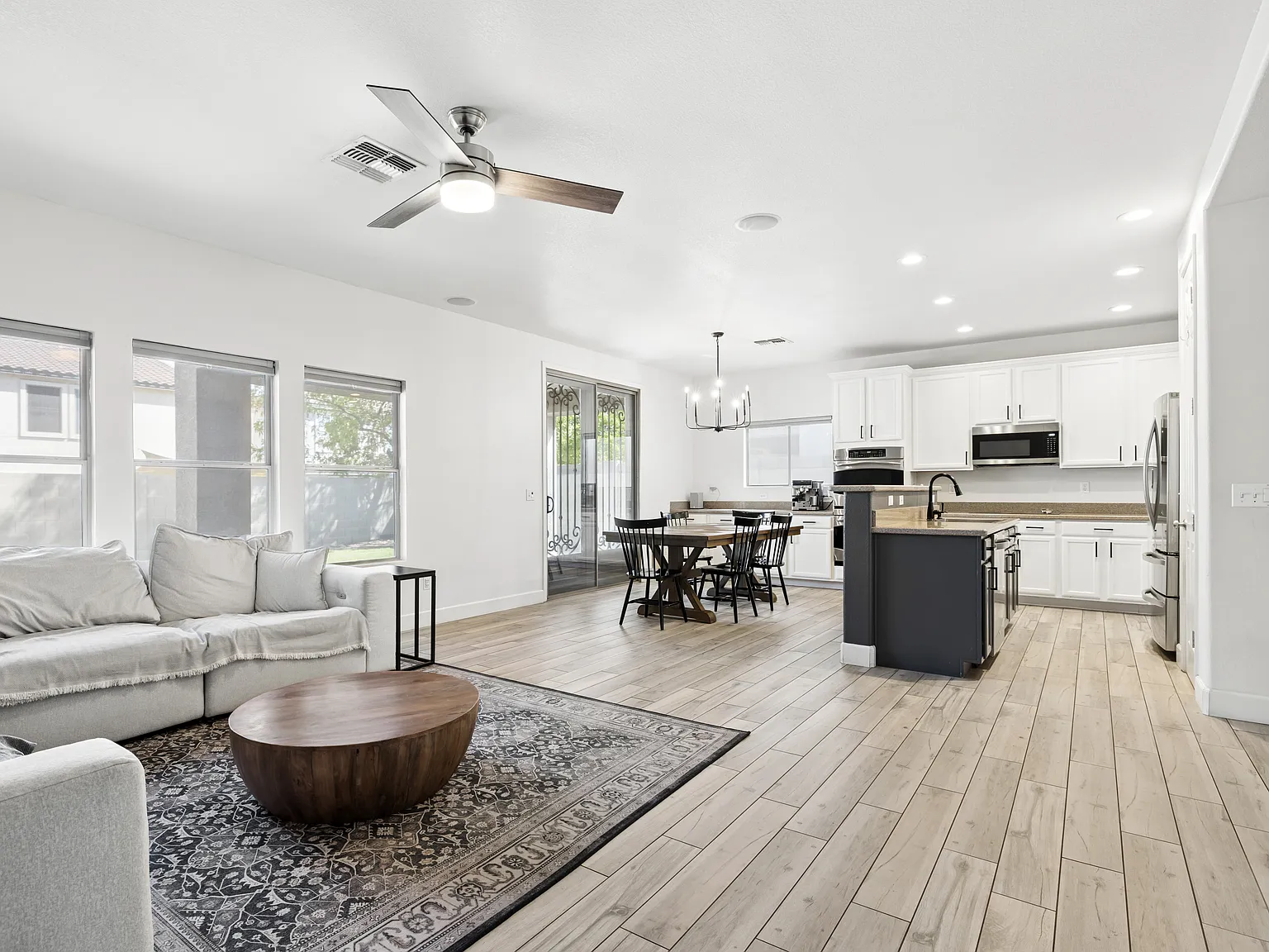 3 bed, 1865 sqft, $2,599 — Photo 3