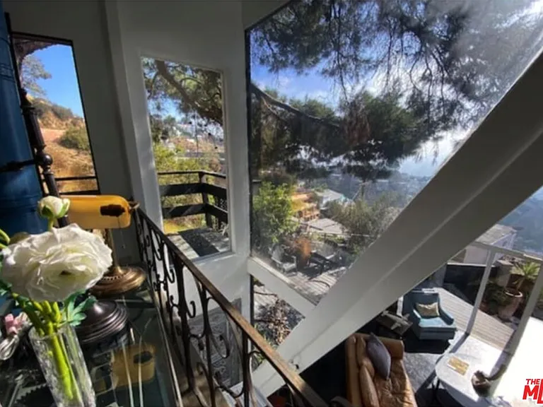 2144 Sunset Plaza Dr — Photo 19