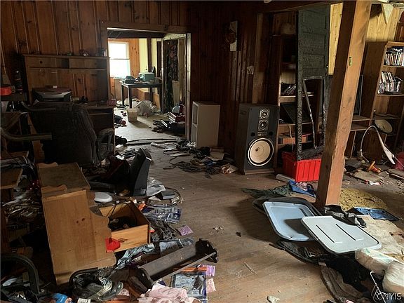 2nd image of 610 Rochester St