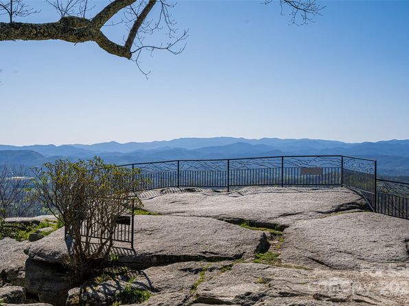 704 Fleetwood Plz, Hendersonville, NC 28739