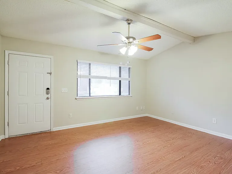 8442 Finwood Ave — Photo 3