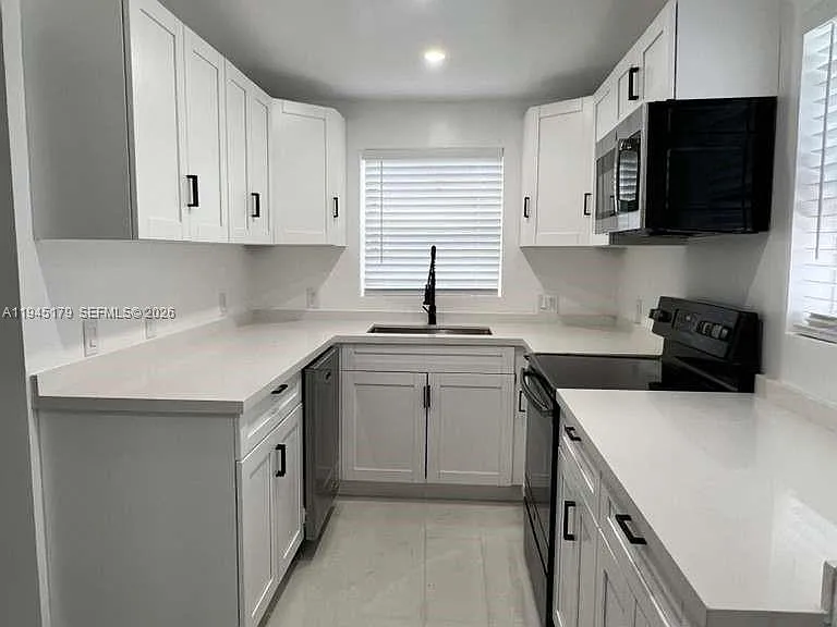 2850 NW 7th St — Photo 6