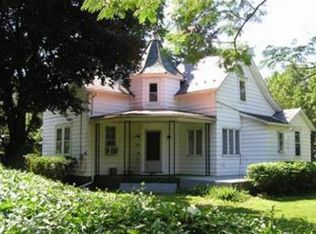 947 S Cottonwood Rd, Walnutport, PA 18088