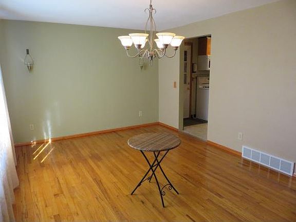 3rd image of 5 Standish Dr