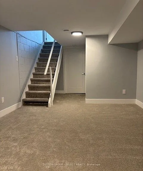 1183 Oxford St W — Photo 14