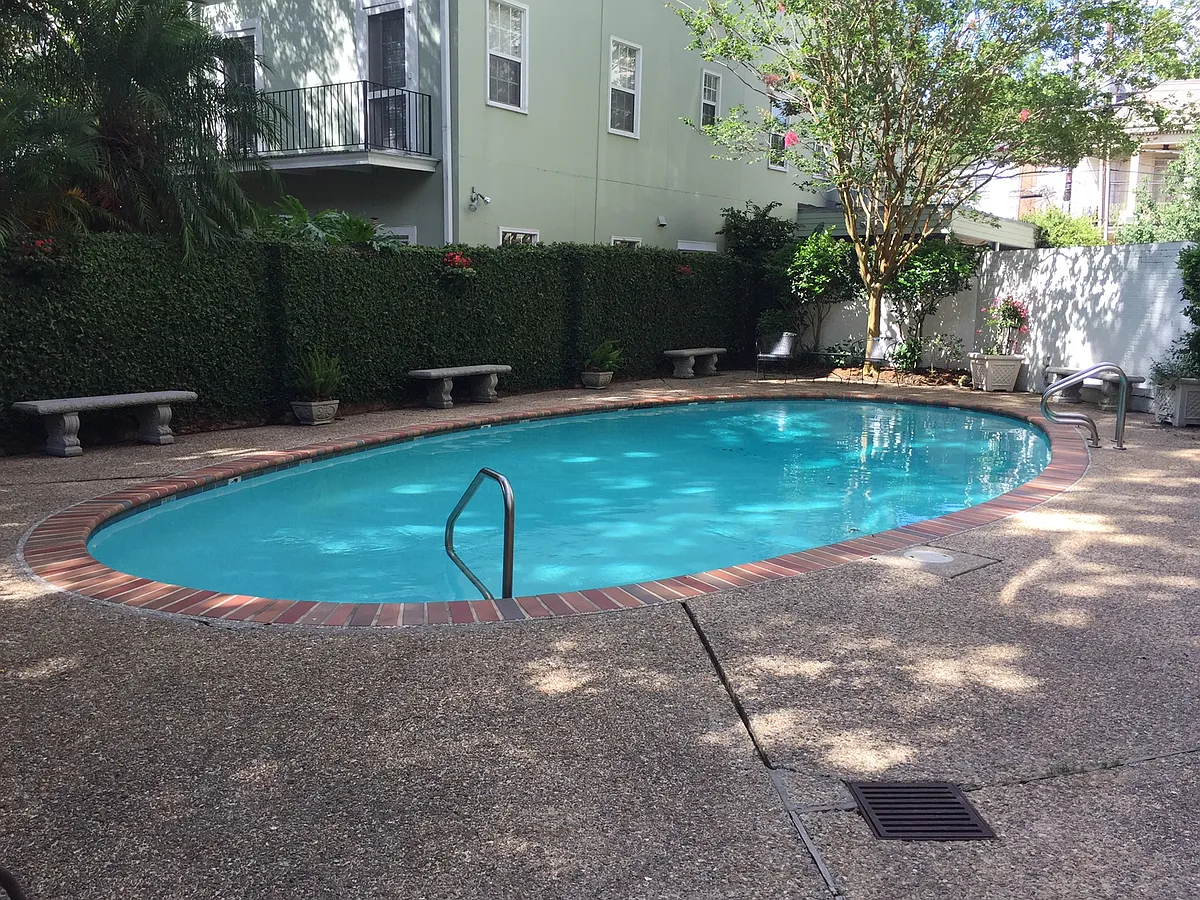 Building Photo - 2511 Saint Charles Ave #404