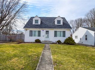 24 E Lindberg Dr, Fairborn, OH 45324