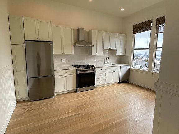 Eat-in kitchen