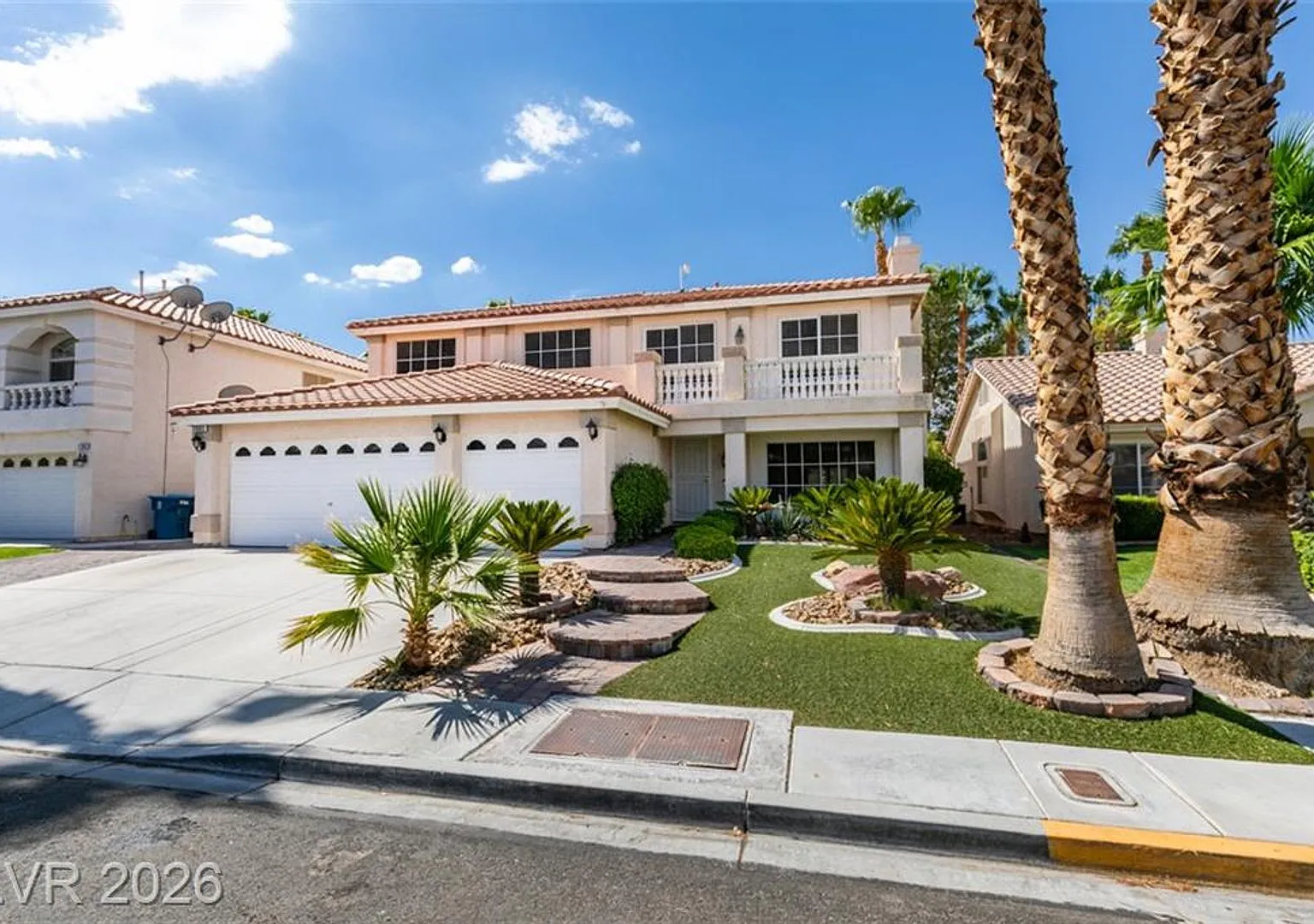 Beautiful Silverado Ranch Home with 5 Bedrooms, Loft, Solar & Included Internet — Photo 2
