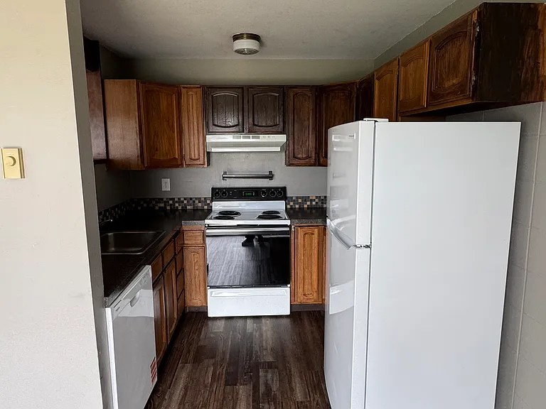 1013 Goodlander Dr #1 — Photo 4