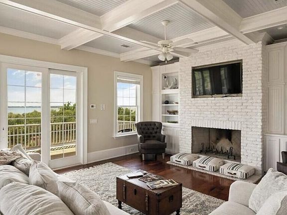 4th image of 142 Admiralty Way