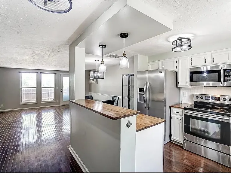 6406 Amber Ct — Photo 3