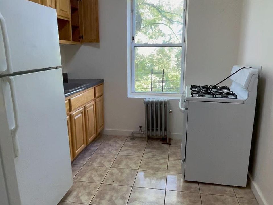 1st image of 54 Saratoga Ave #3A