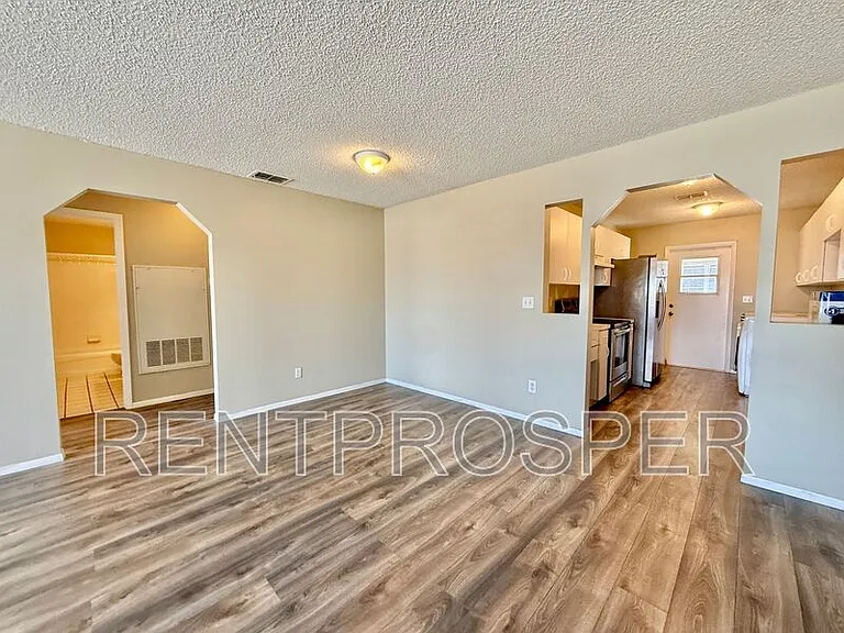 350 Winter Ridge Blvd — Photo 5