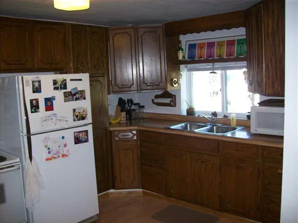 1705 N 6th St, Grand Forks, ND 58203