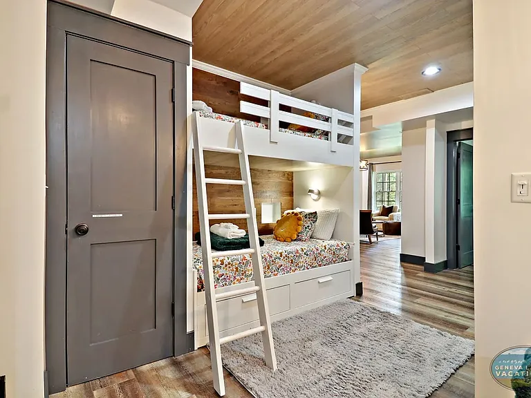 1175 La Salle Ct — Photo 8