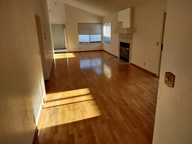 985 Bluebell Way — Photo 7
